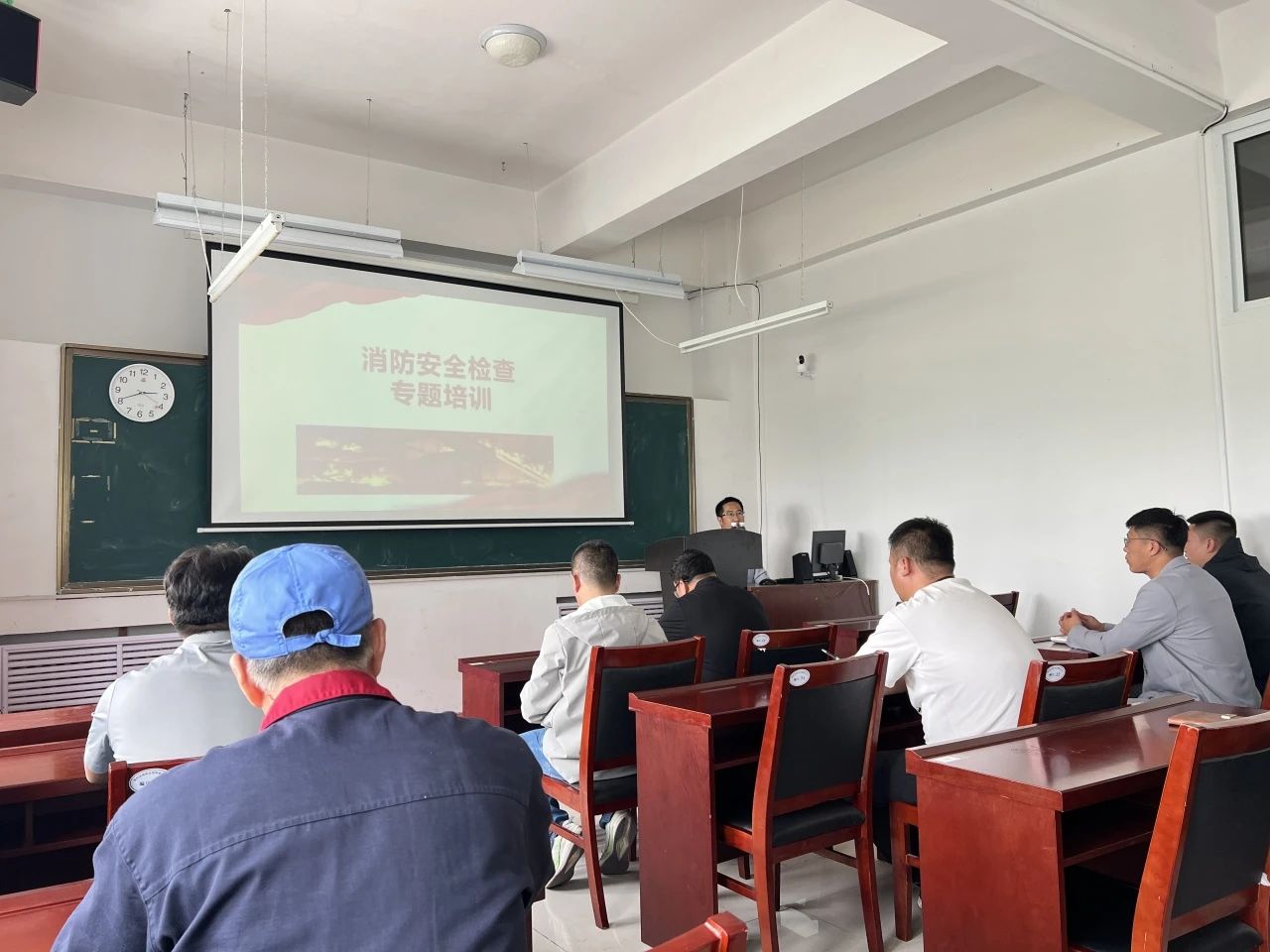 加強(qiáng)排查力度，降低安全風(fēng)險(xiǎn)——錦州市渤海中等職業(yè)技術(shù)學(xué)校開(kāi)展消防安全培訓(xùn)課